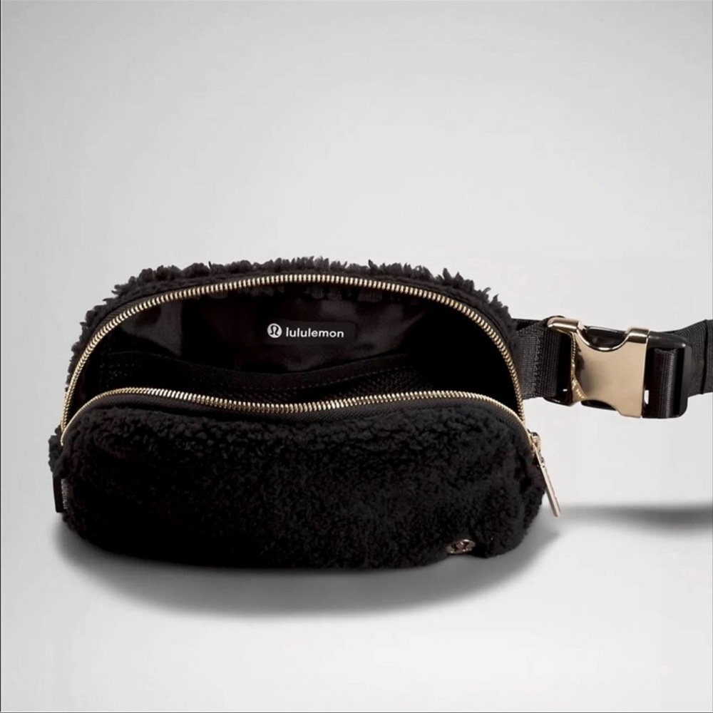 Lululemon Everywhere Fleece Belt bag - Picture 2 of 3